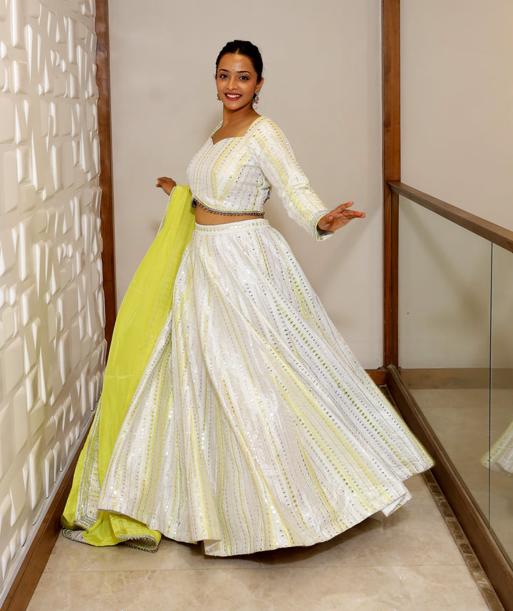 Vaarabella White Lehenga - Yellow Dupatta
